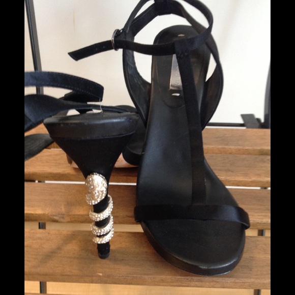 BCBGMAXAZARIA 9.5 - Picture 1 of 9